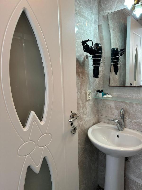 Standard Double Room image 3