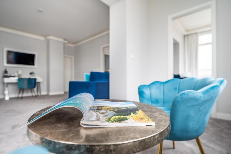 Premium 2-room suite without balcony image 4