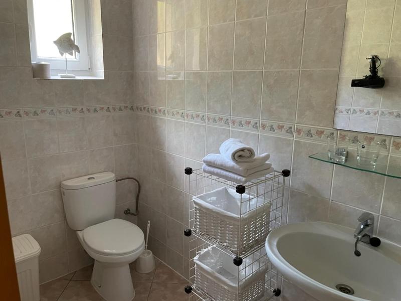 Standard Twin Room image 1