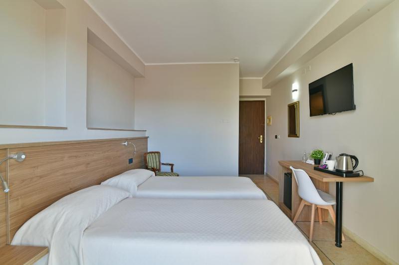 Double or Twin Room with Balcony image 3