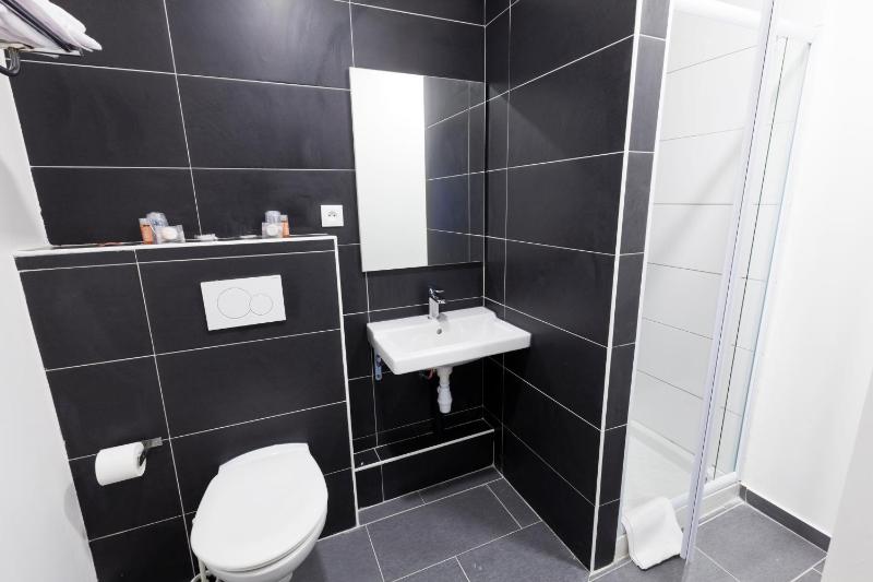 Double or Twin Room image 4