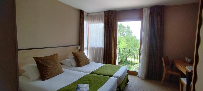 Twin Room Countryside image 4