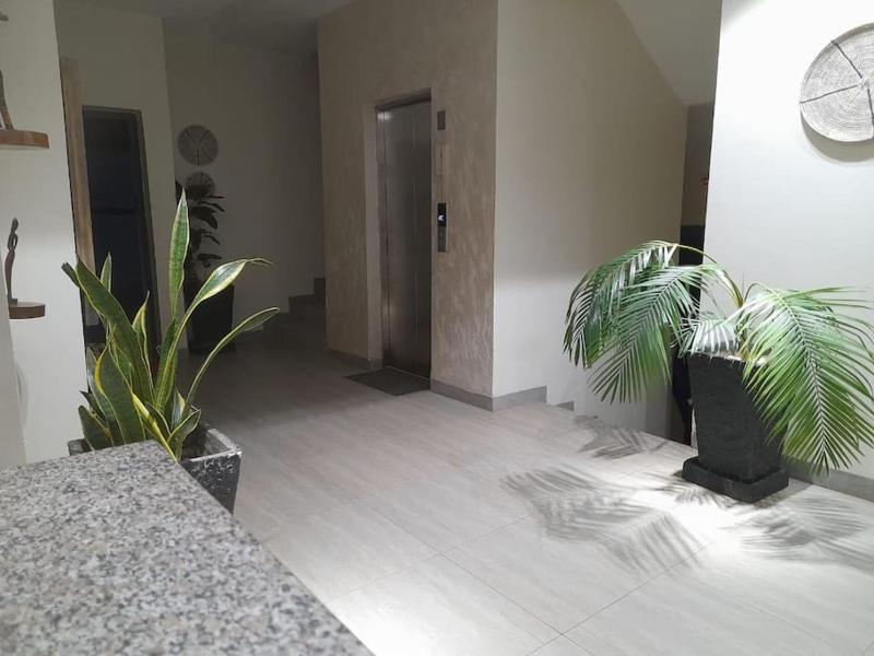Appartement F2 et F3 au Point E - image 5