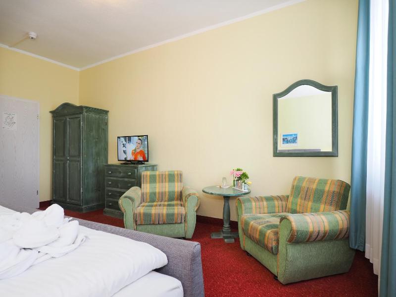 Double Room image 4