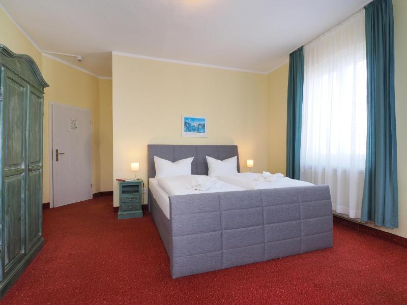 Double Room image 3