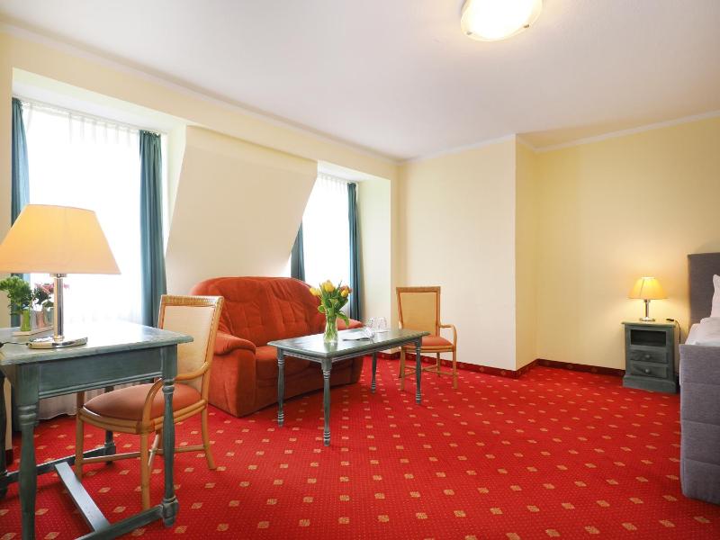 Double Room with Sea View image 4
