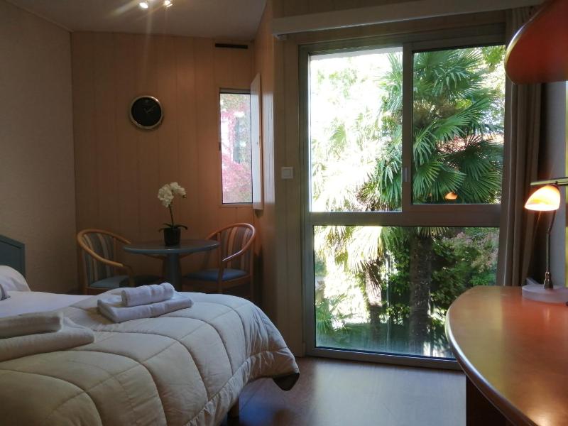 Double Room image 1