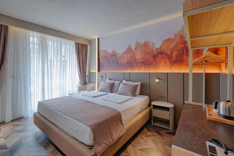 Double Room with Mountain View image 3