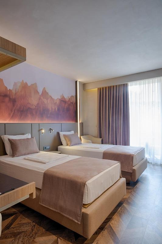 Double Room with Extra Bed with Partial Sea View (3 Adults) image 2