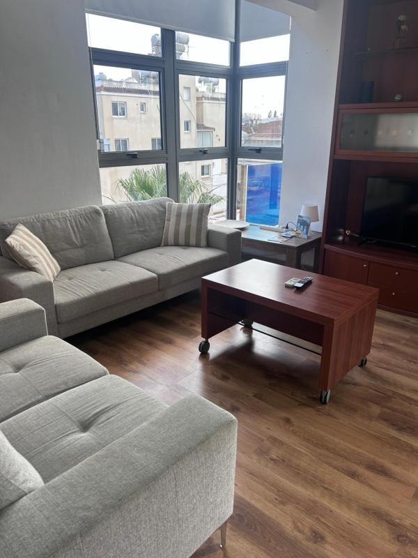 Two-Bedroom Apartment-Split Level (302) image 3