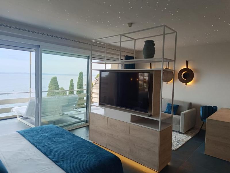Junior Suite with Sea View image 2