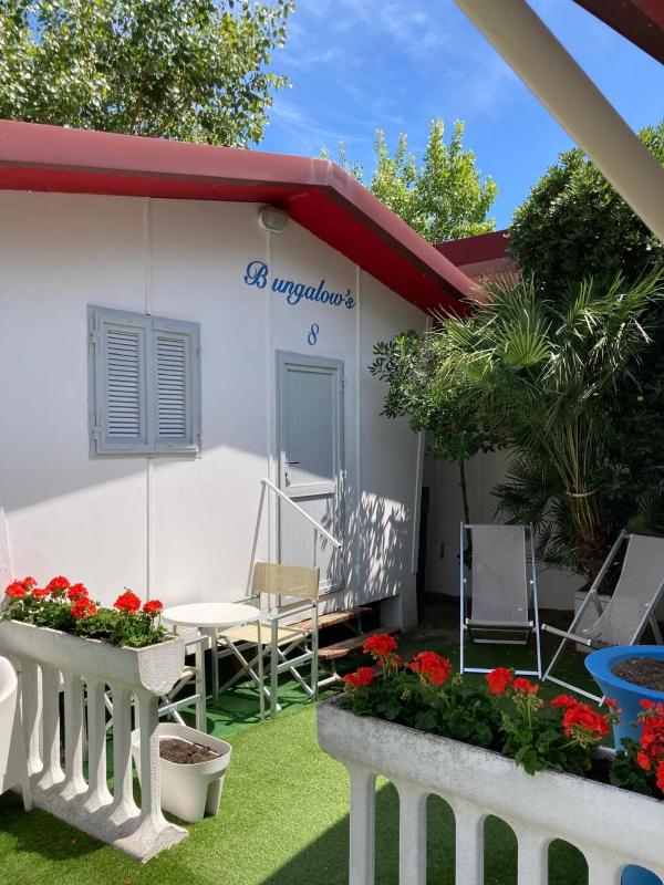 One-Bedroom Bungalow image 2