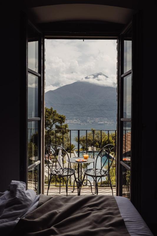 Superior Double Room with Balcony image 2