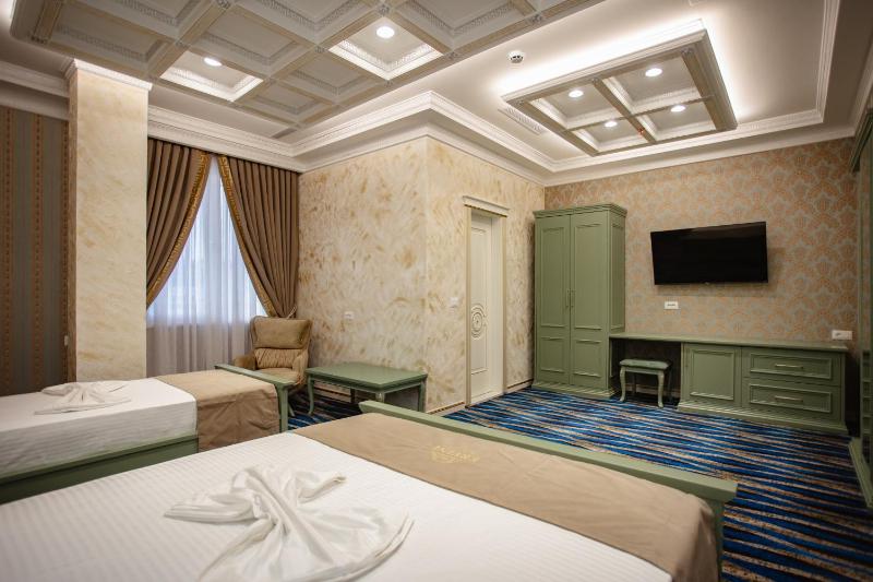 Ervini Boutique Hotel - image 3