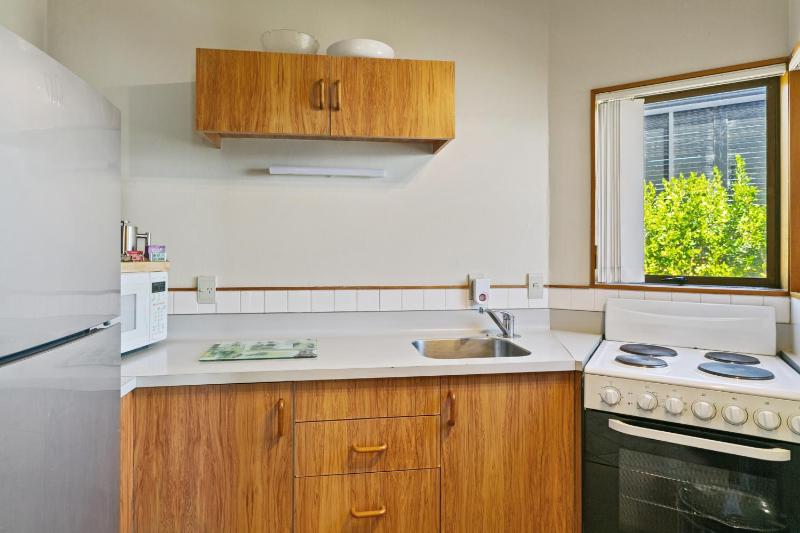 Cascades Lakefront Motel - image 22