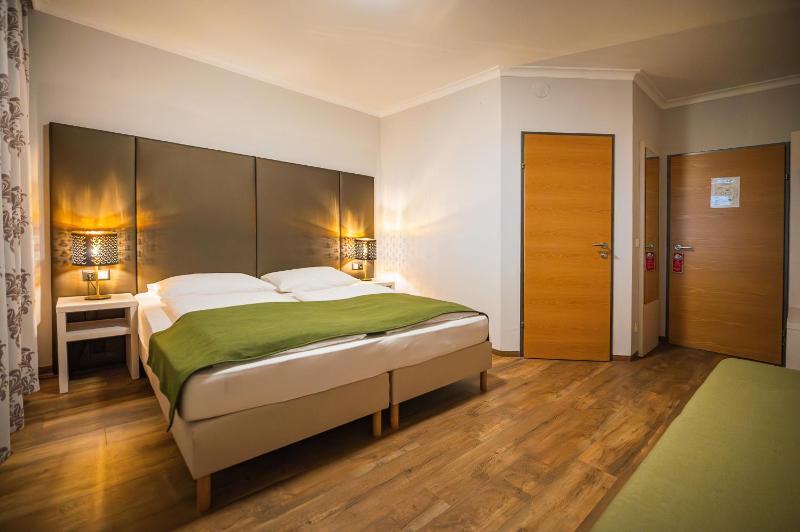 Quadruple Room image 3