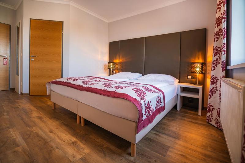 Room with free parking and airport transfer  image 4