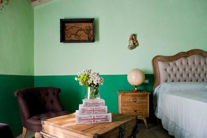 Deluxe Room image 3