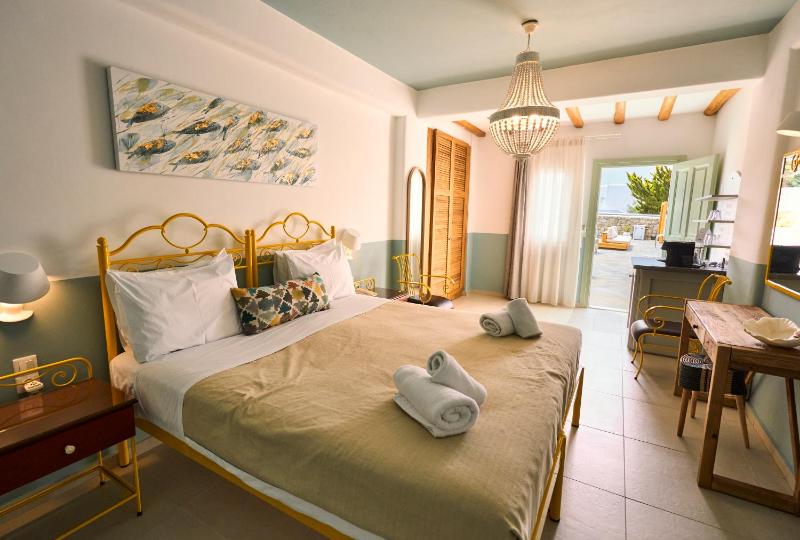 Superior Twin Room with Pool View image 1