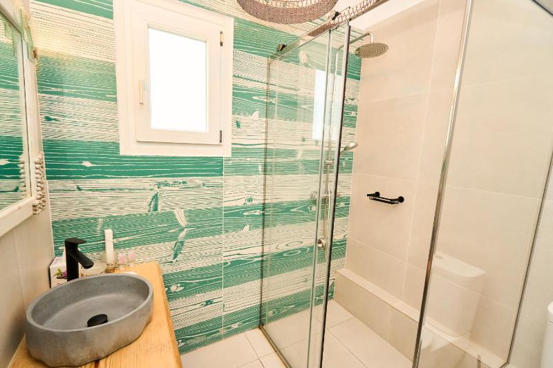 Superior Double Room with Side Sea View image 3