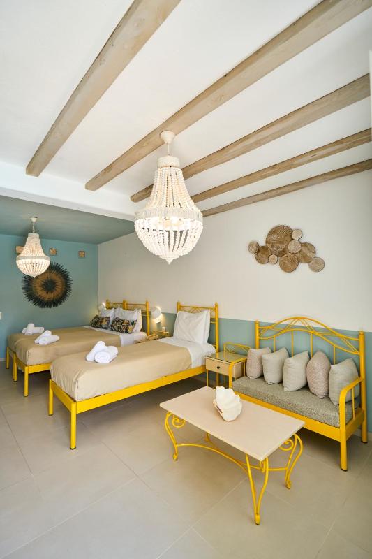 Superior Triple Room with Pool View image 3
