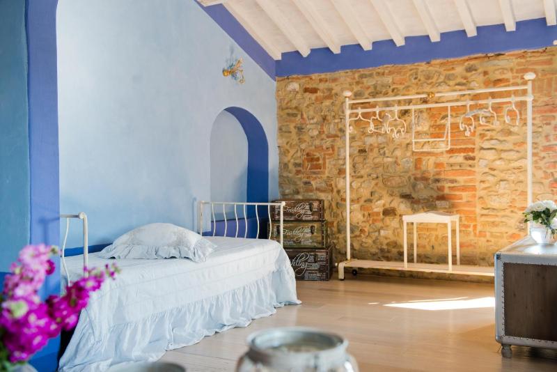 Luxury Triple Room image 4