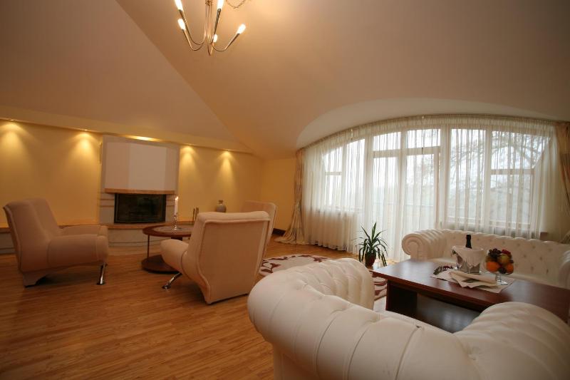 Two-Bedroom Apartment with Sauna and Jacuzzi access image 3