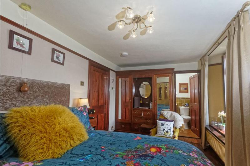 Deluxe Double Room with Shower image 1