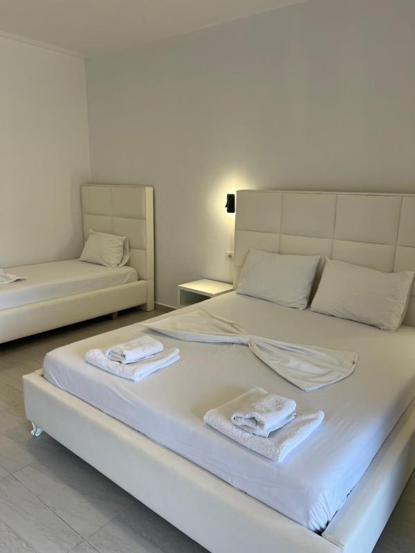 Deluxe Triple Room with Sea View image 4