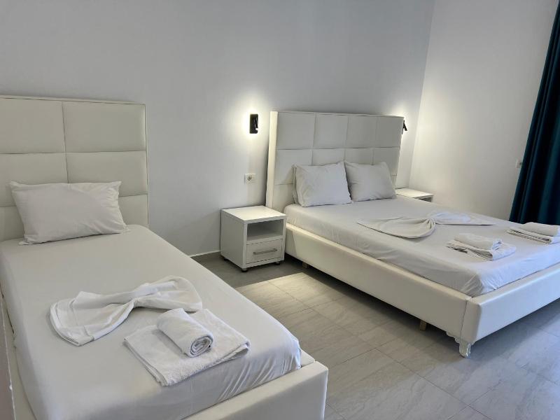 Deluxe Triple Room with Sea View image 2