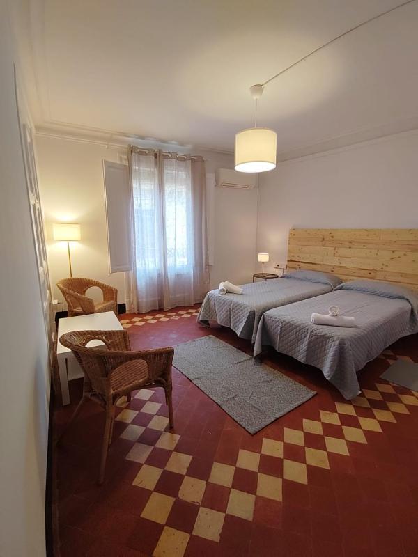 Hostal Dragonflybcn - image 7