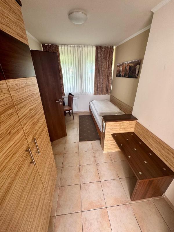 Single Room image 4