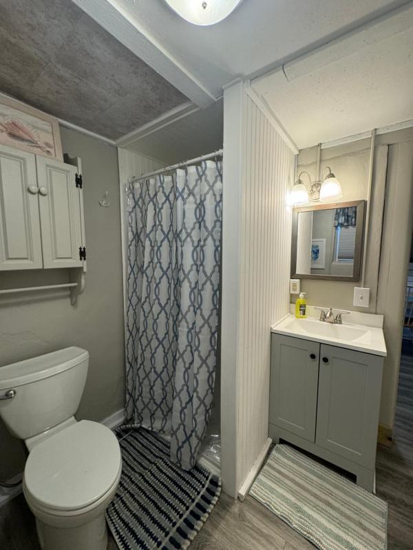 Six-Bedroom House image 4