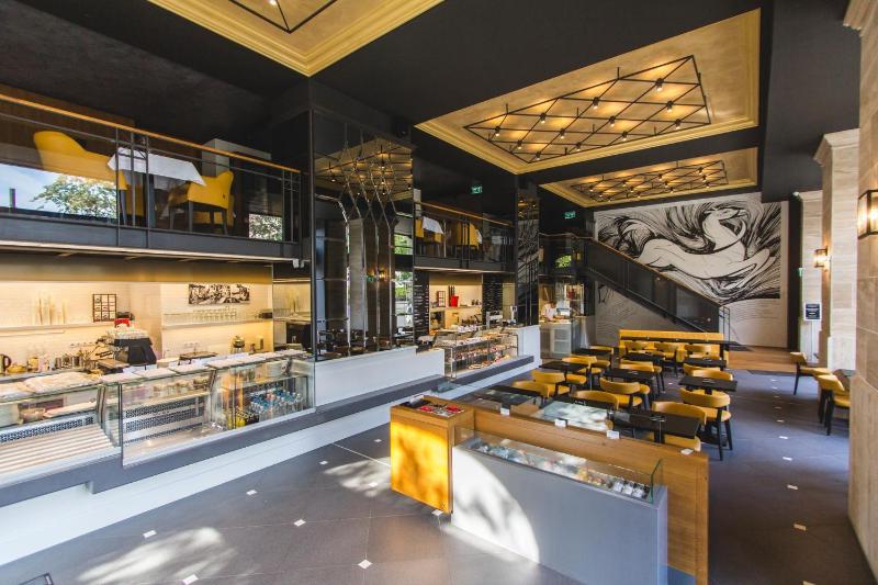 Classic Double Room image 3