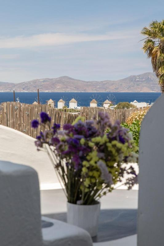 Deluxe Triple Room with Sea View image 4