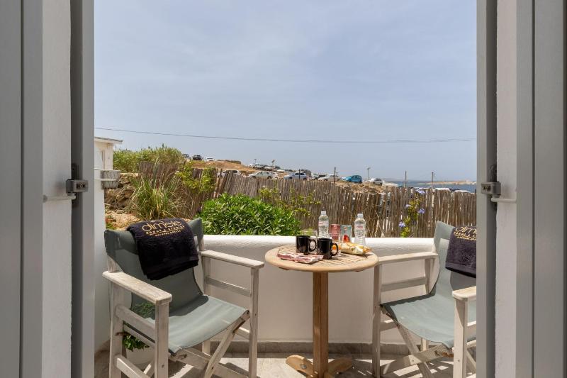 Deluxe Double or Twin Room with Sea View image 3