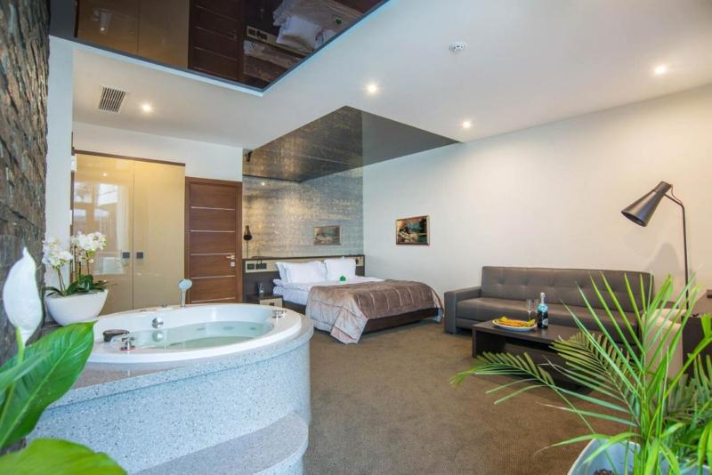 Suite with Terrace, Sea View image 4