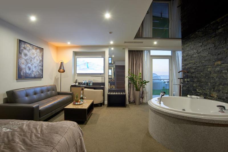 Suite with Terrace, Sea View image 1