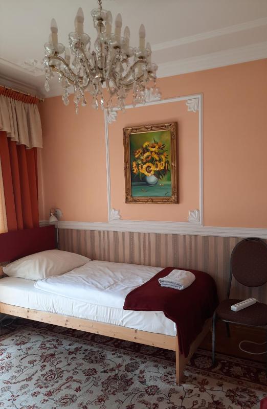 Standard Double Room with Shared Bathroom image 1