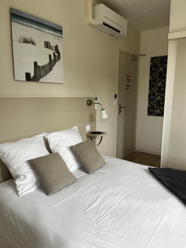 Double Room with Terrace image 4