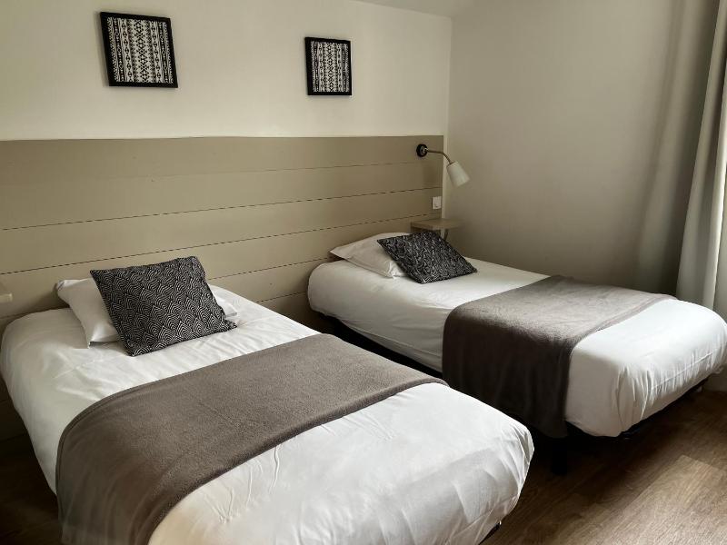 Twin Room with Canal View image 4