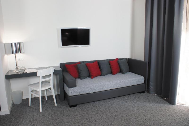 Triple Room with Private Bathroom image 3