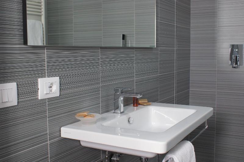 Triple Room with Private Bathroom image 4