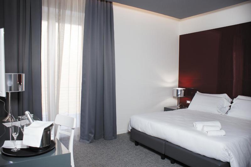 Double Room with Private Bathroom image 1