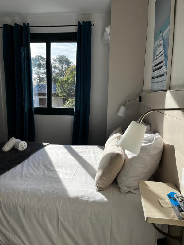 Double Room with Garden View image 3