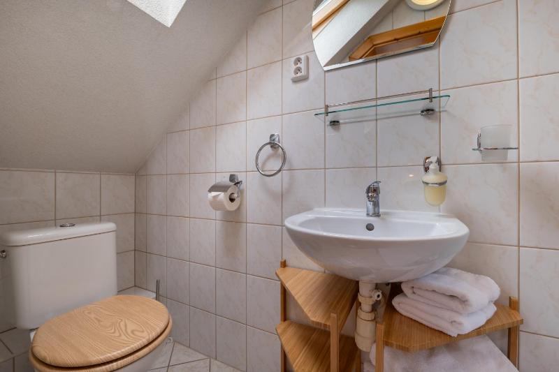 Standard Double Room image 4