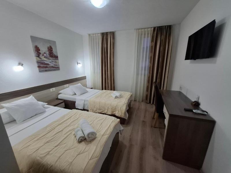 Twin Room image 1