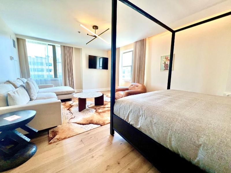 Premium One-Bedroom King Suite image 4