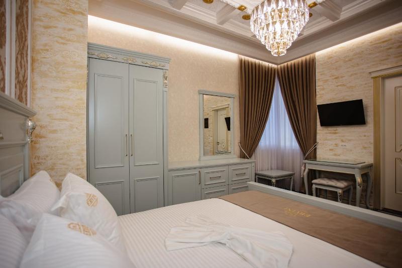 Ervini Boutique Hotel - image 2