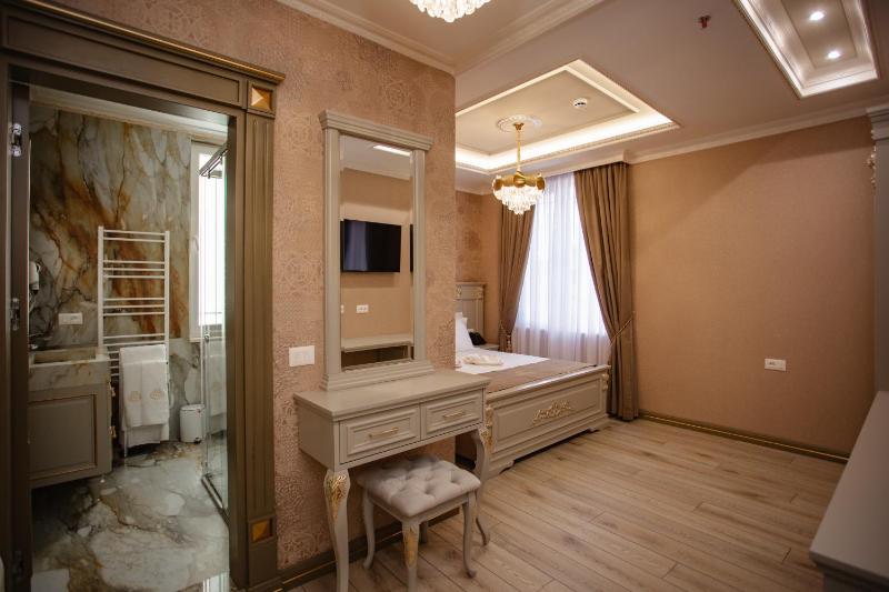 Ervini Boutique Hotel - image 6